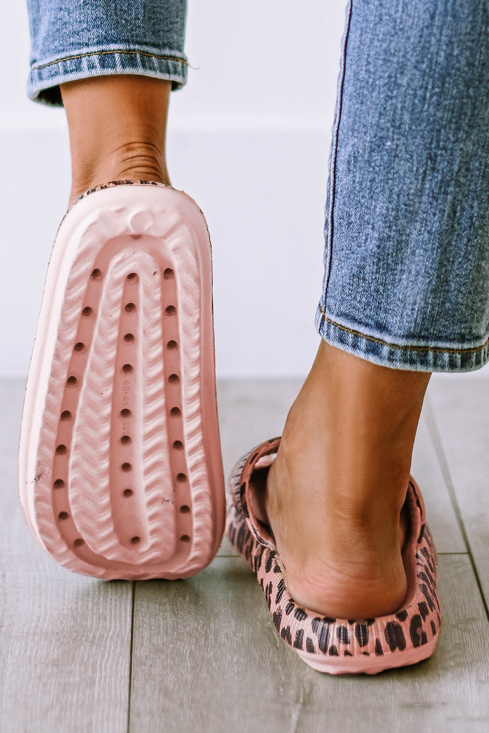 Pink Leopard Print Thick Sole Slip On Slippers 🇨🇳