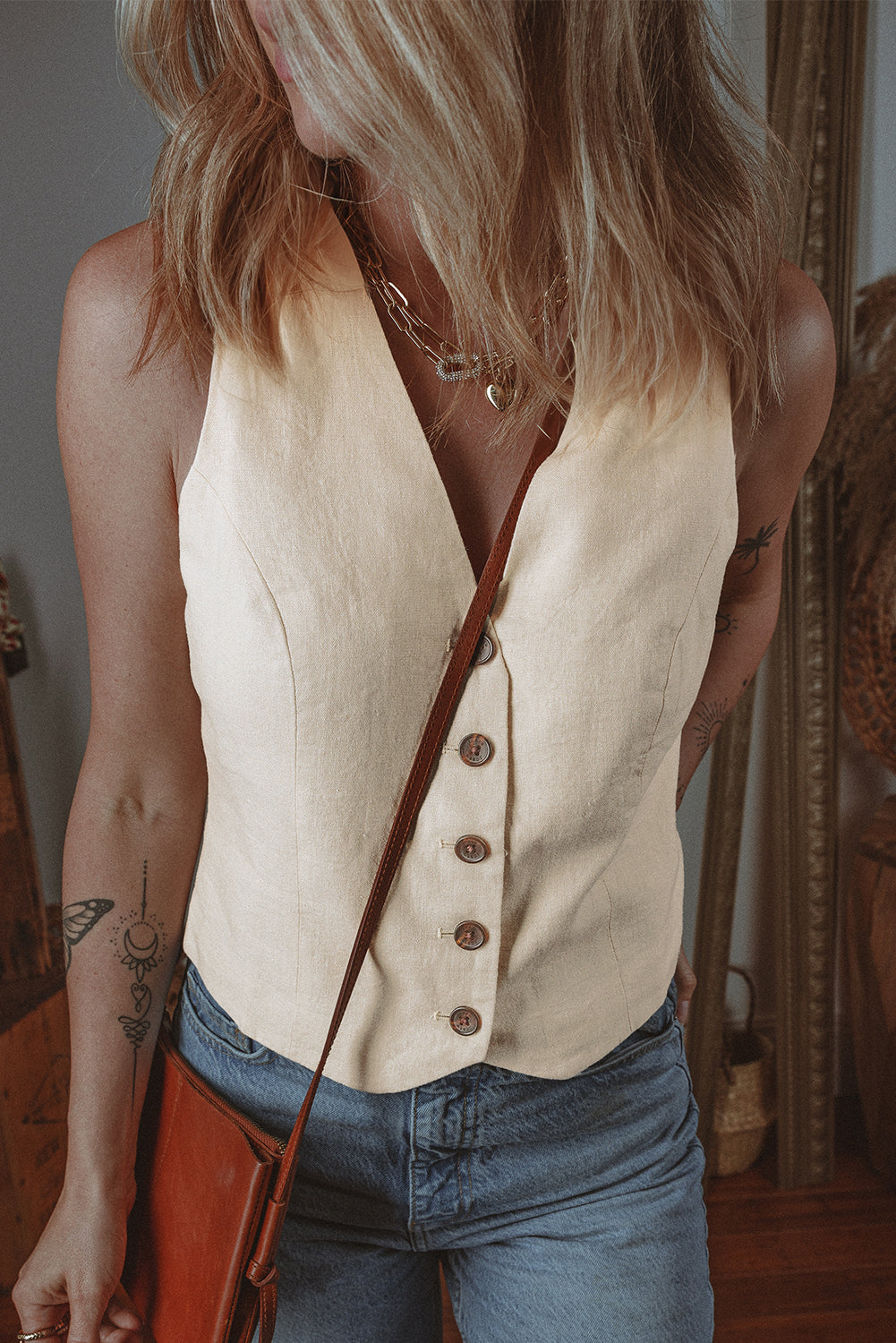 White Slim Fit Buttoned V Neck Vest 🇨🇳