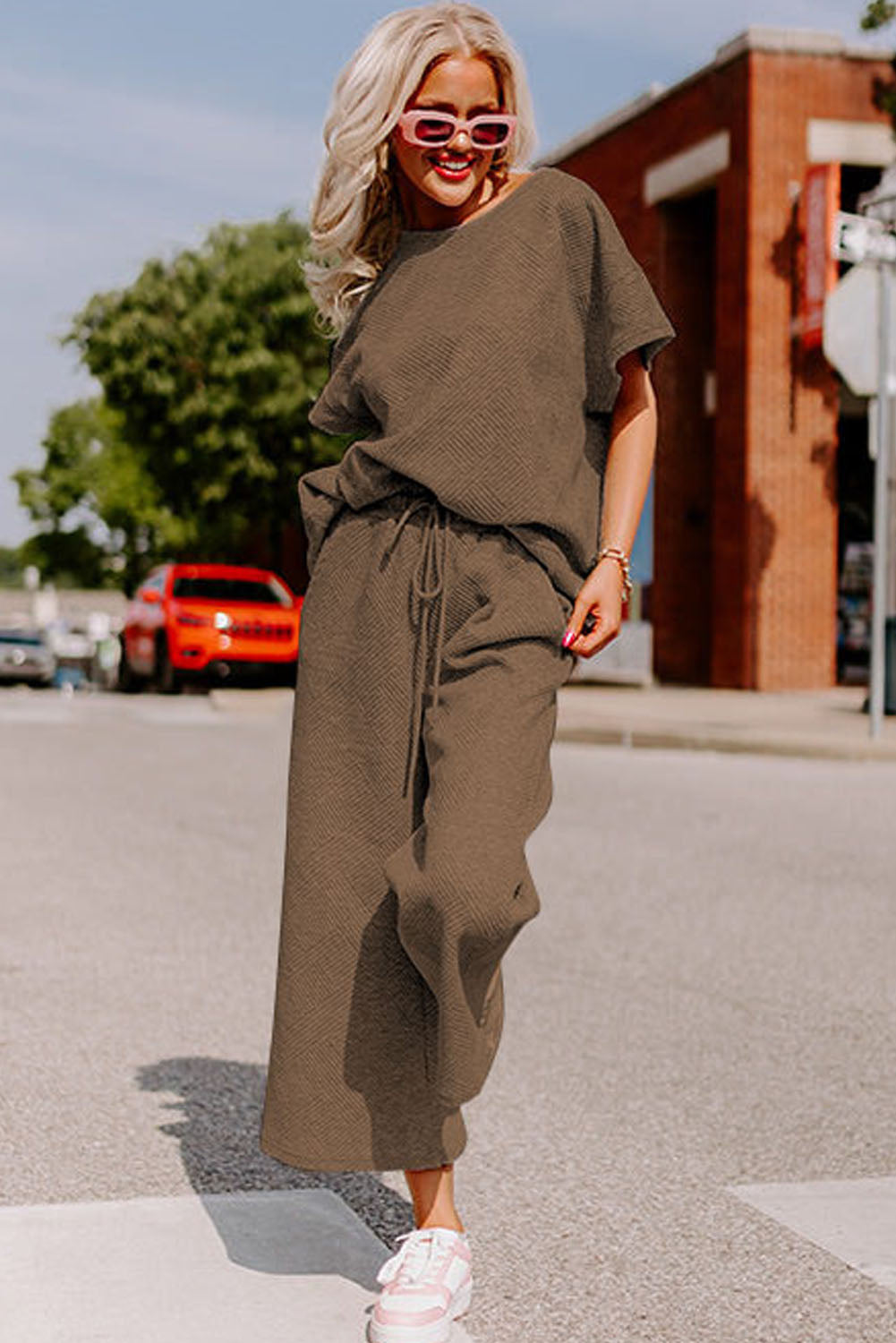 Brown Textured Loose Fit T Shirt and Drawstring Pants Set 🇨🇳