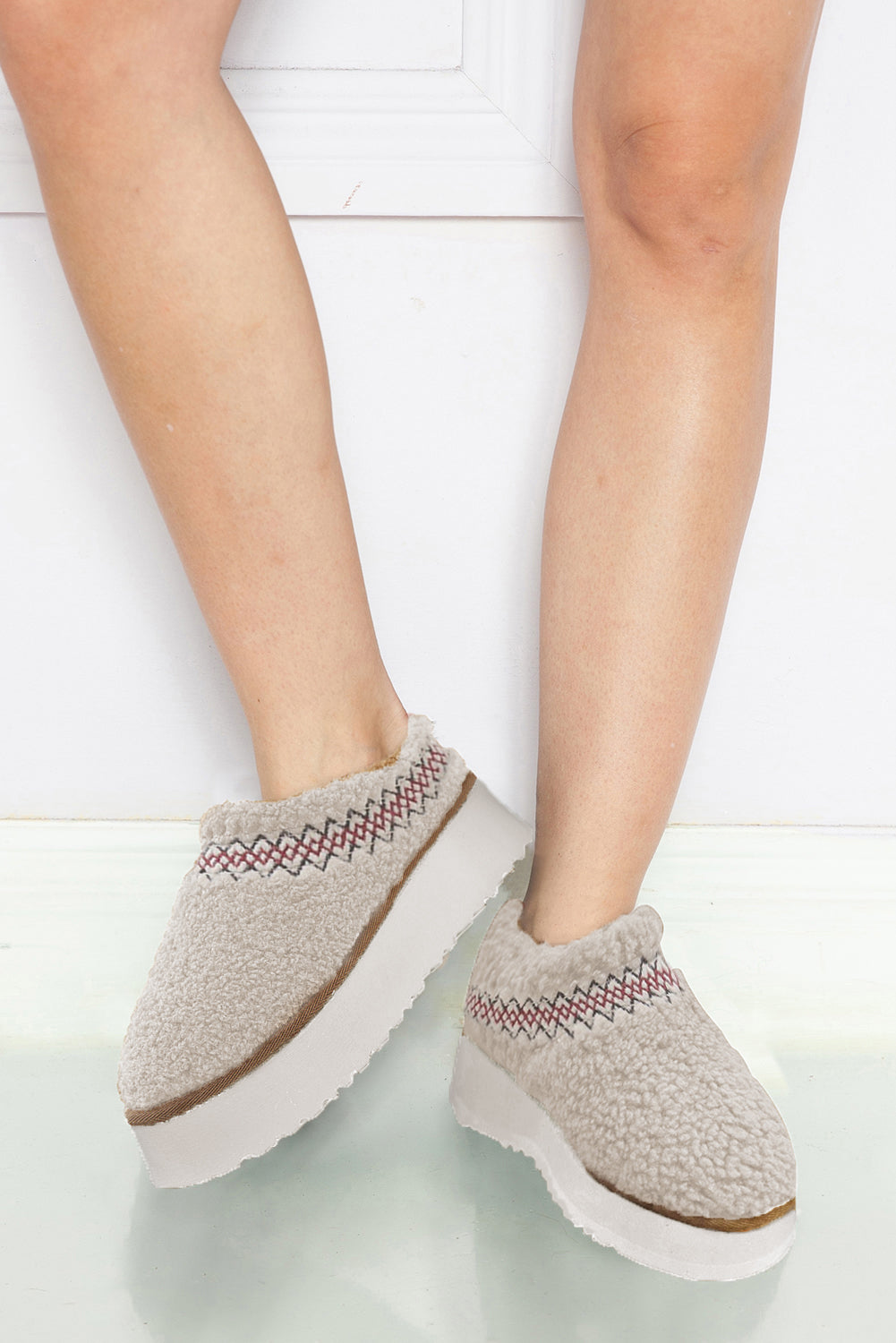 White Embroidered Sherpa Plush Thick Sole Winter Slippers 🇨🇳