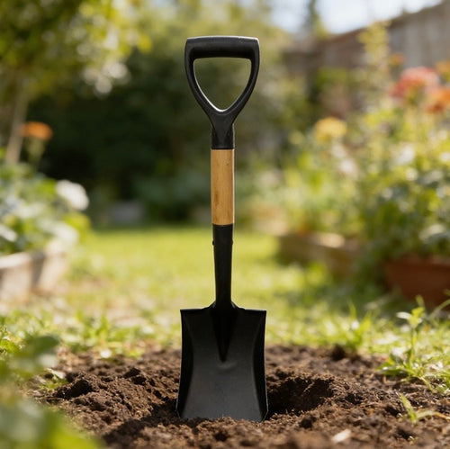27 Inch Garden Shovel with D Grip Square Border Spade Digging Spade Garden Spade Large Tred Garden Tools 🇬🇧