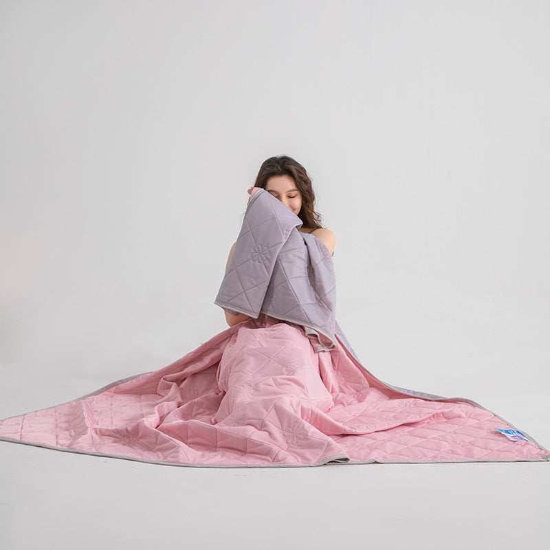 Grade A Cooling Blanket: Soft, breathable, king/queen size, summer lightweight cool comforter 🇨🇳
