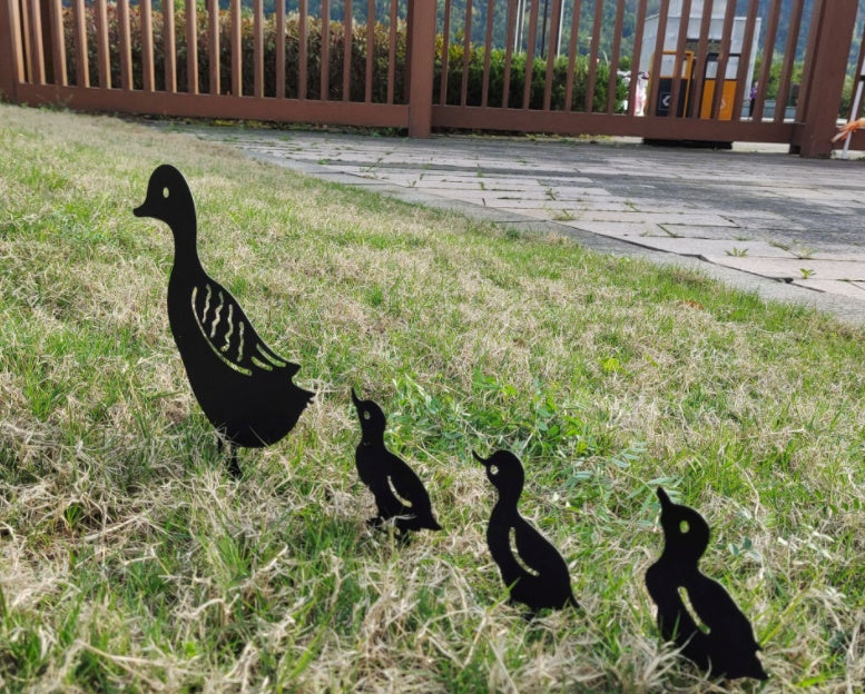 New Garden Decoration Iron Duck Family Grass Garden Decoration Metal Hollow Garden Decoration 🇨🇳