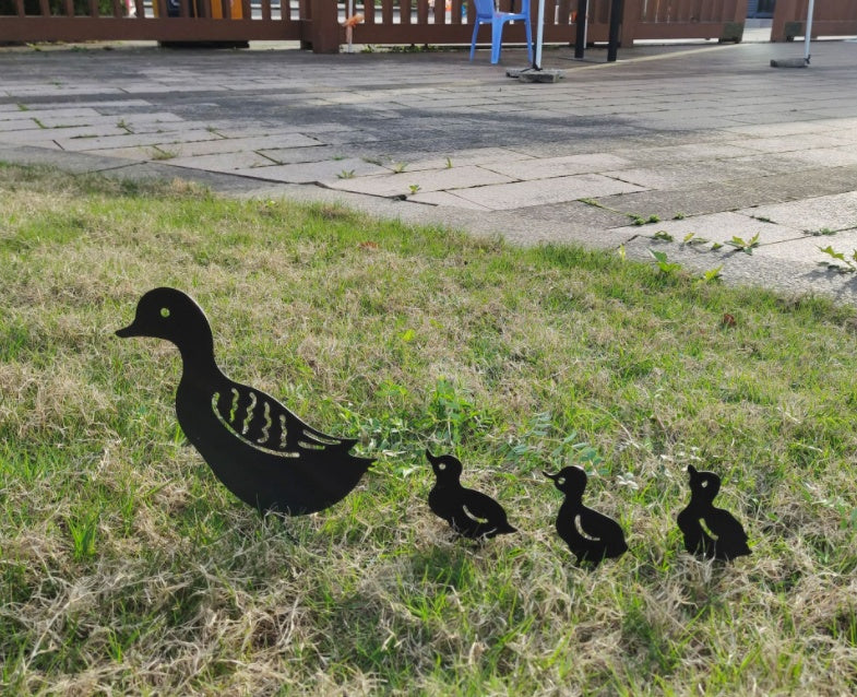 New Garden Decoration Iron Duck Family Grass Garden Decoration Metal Hollow Garden Decoration 🇨🇳