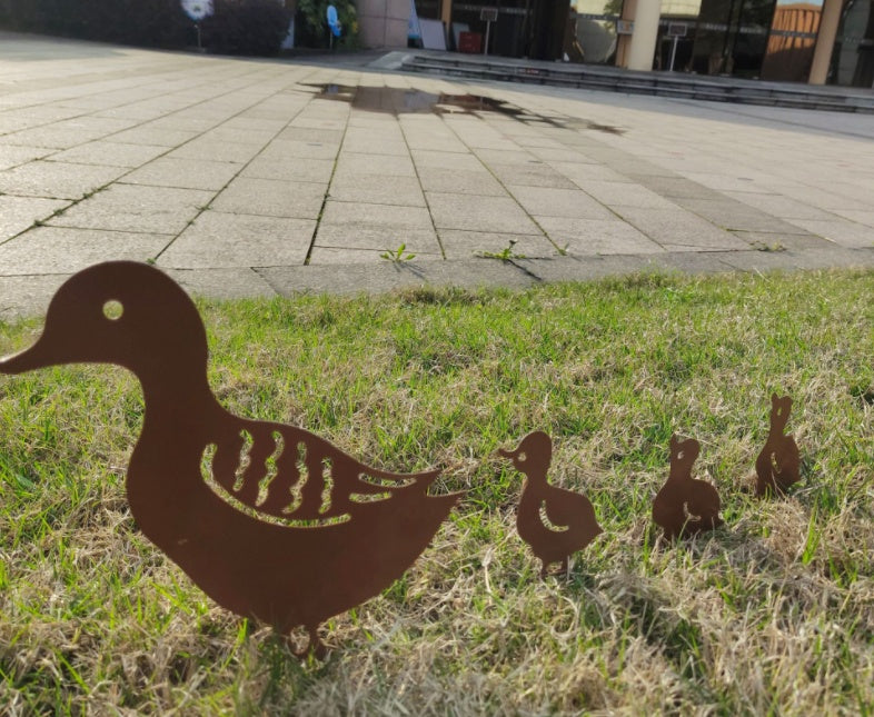 New Garden Decoration Iron Duck Family Grass Garden Decoration Metal Hollow Garden Decoration 🇨🇳