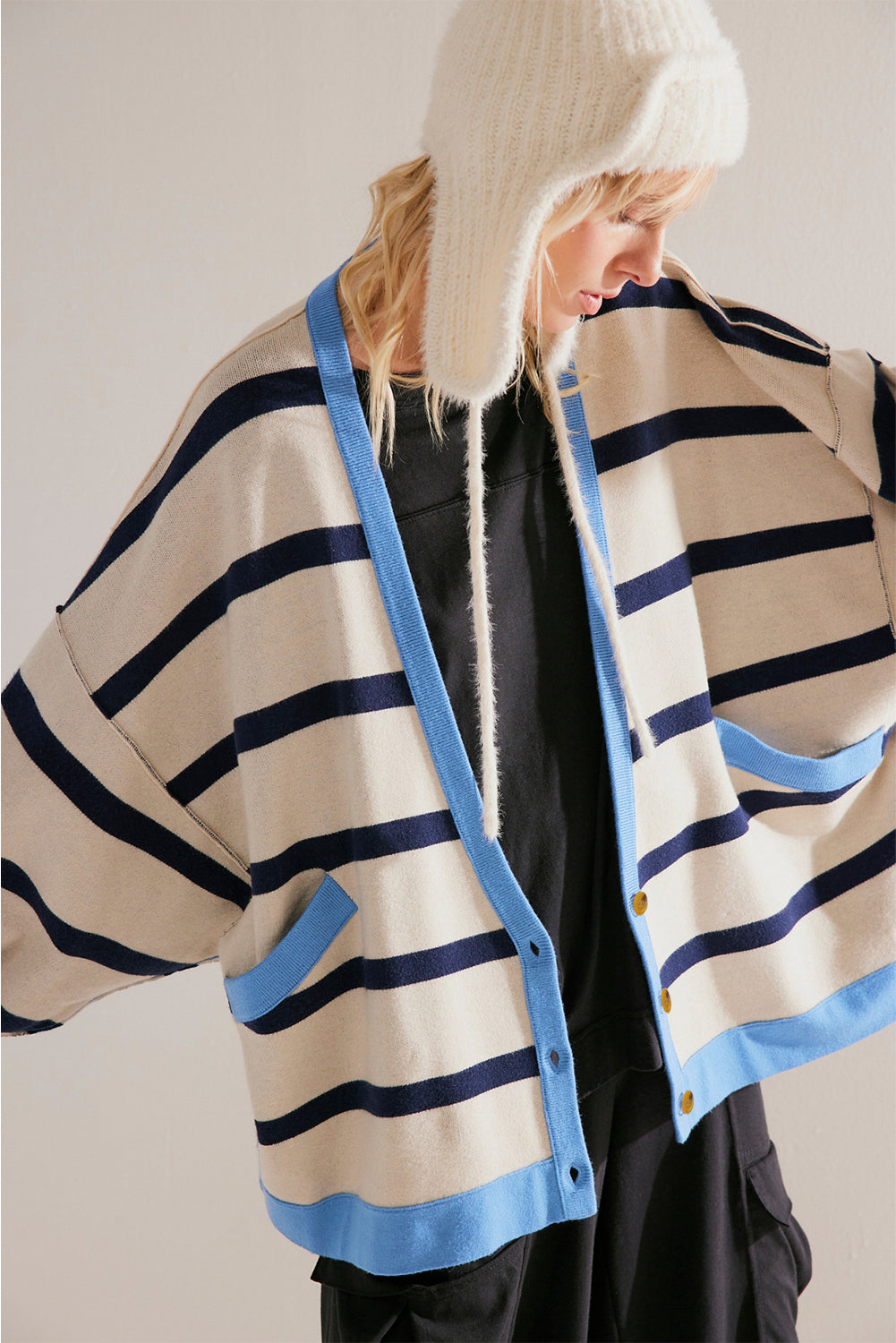 White Colorblock Drop Shoulder Buttoned Loose Cardigan 🇨🇳