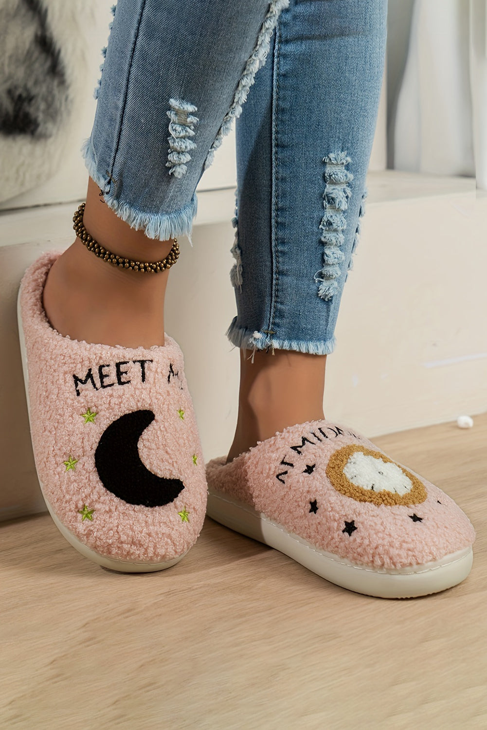 Light Pink Moon & Clock Pattern Fuzzy Home Slippers 🇨🇳
