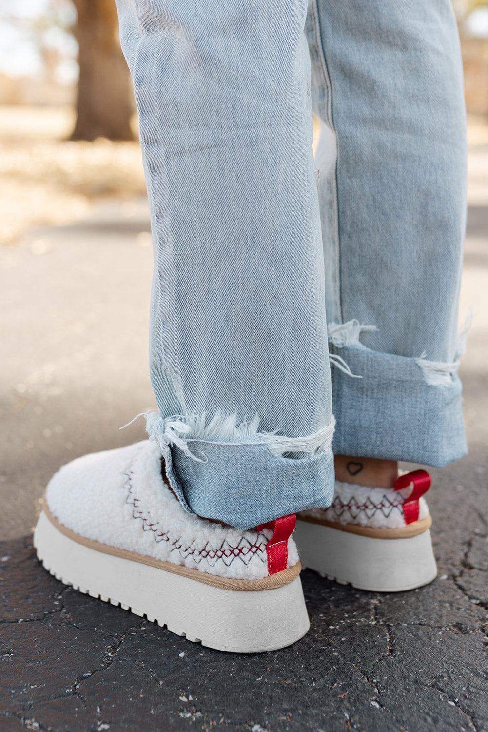 White Embroidered Sherpa Plush Thick Sole Winter Slippers 🇨🇳