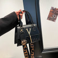 Womens Fashion Solid-Color Tassel Crossbody Bag 🇨🇳