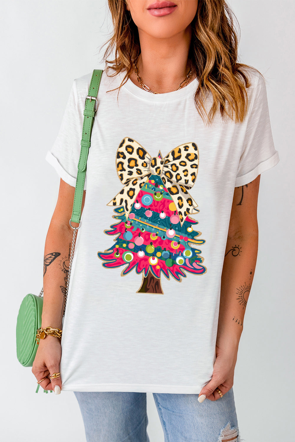 White Leopard Bow Décor Christmas Tree Graphic Crew Neck Tee 🇺🇸