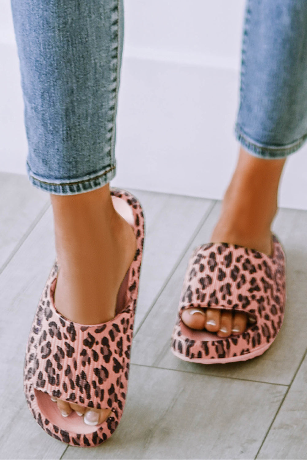 Pink Leopard Print Thick Sole Slip On Slippers 🇨🇳