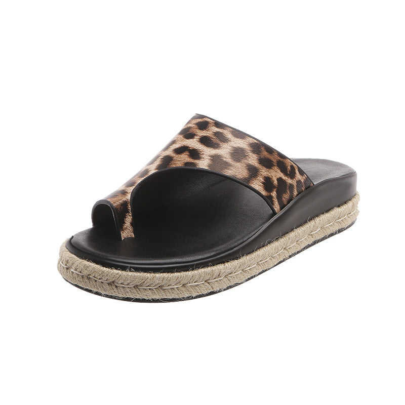 Thick Sole Leopard Print Toe Loop Woven Sandals 🇨🇳