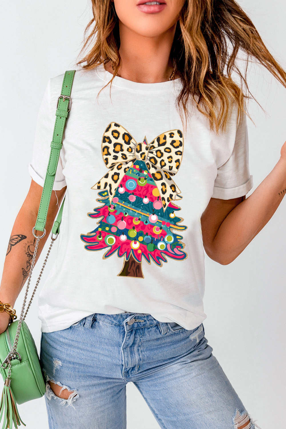 White Leopard Bow Décor Christmas Tree Graphic Crew Neck Tee 🇺🇸