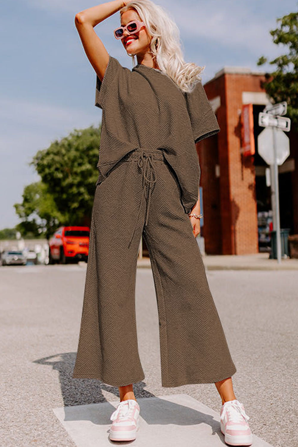 Brown Textured Loose Fit T Shirt and Drawstring Pants Set 🇨🇳