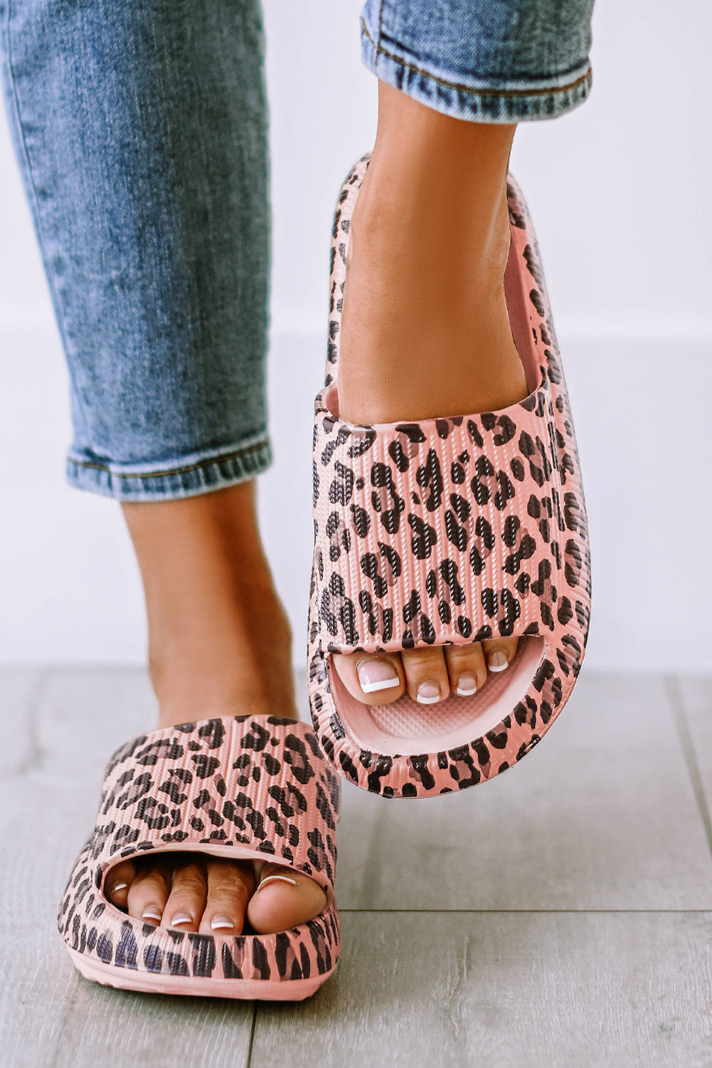 Pink Leopard Print Thick Sole Slip On Slippers 🇨🇳