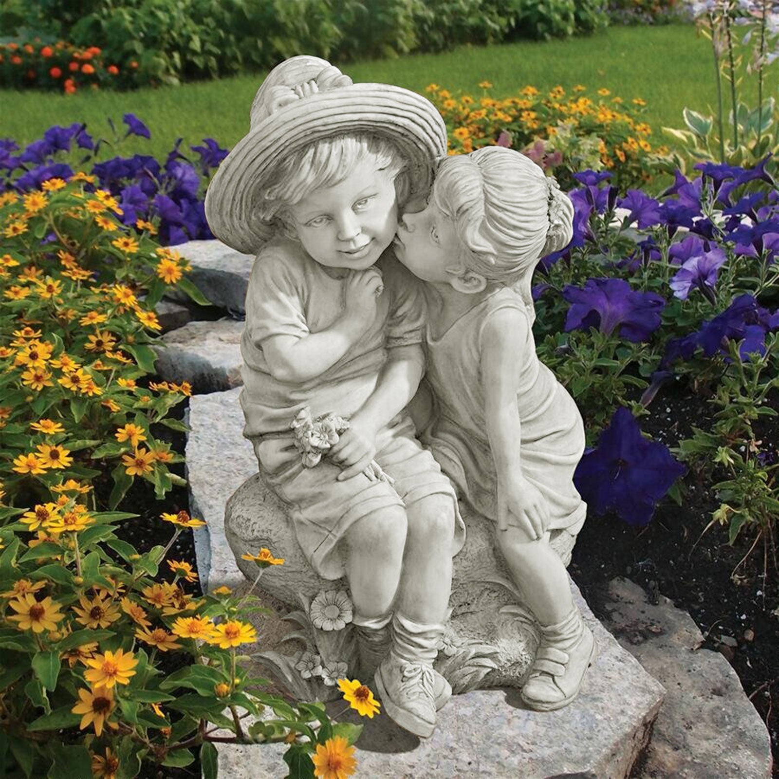 Resin Ornaments Garden Decoration Little Boy Girl Kiss Statue 🇨🇳
