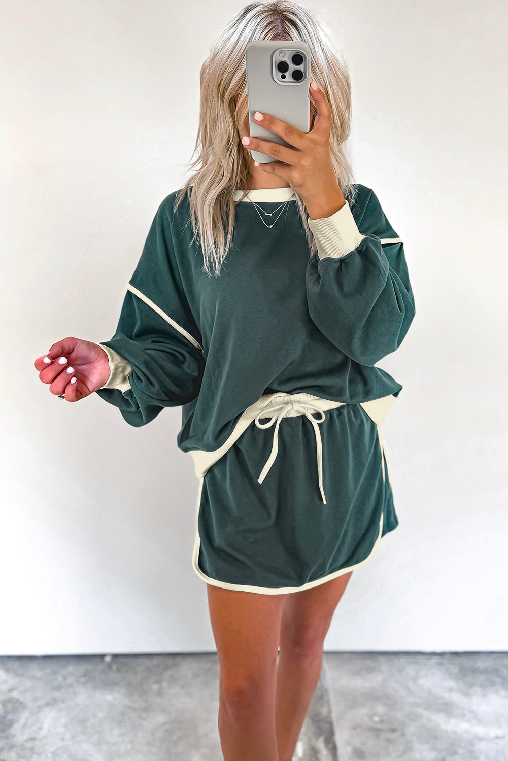Evergreen Color Contrast Loose Pullover and Lace-up Waist Skort Set 🇨🇳