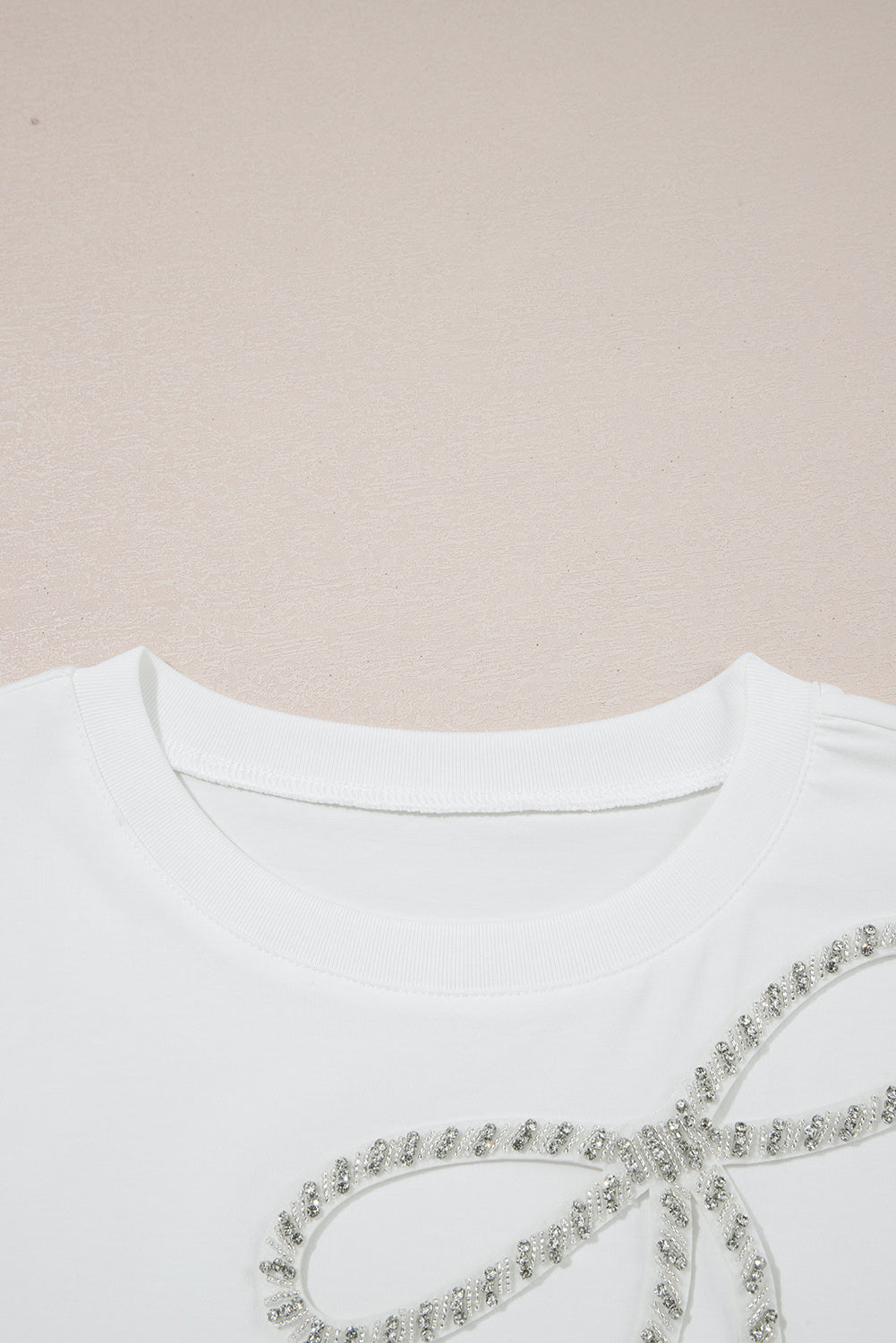 White Rhinestone Bow Embellished Round Neck Tee 🇨🇳