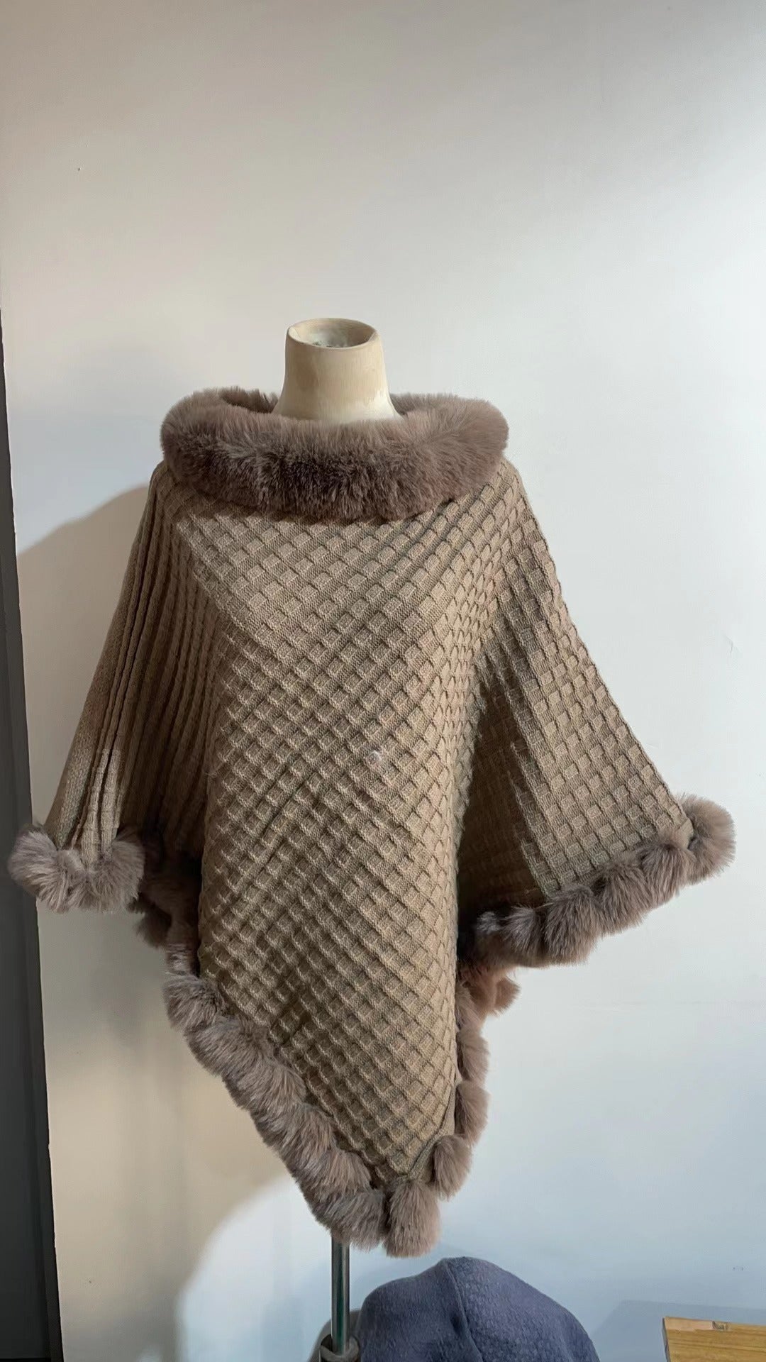 Fur Collar Shawl Cape Luxury Fur Cape Wraps Shawl Autumn Winter Fashion Graceful Cloak Outerwear 🇨🇳