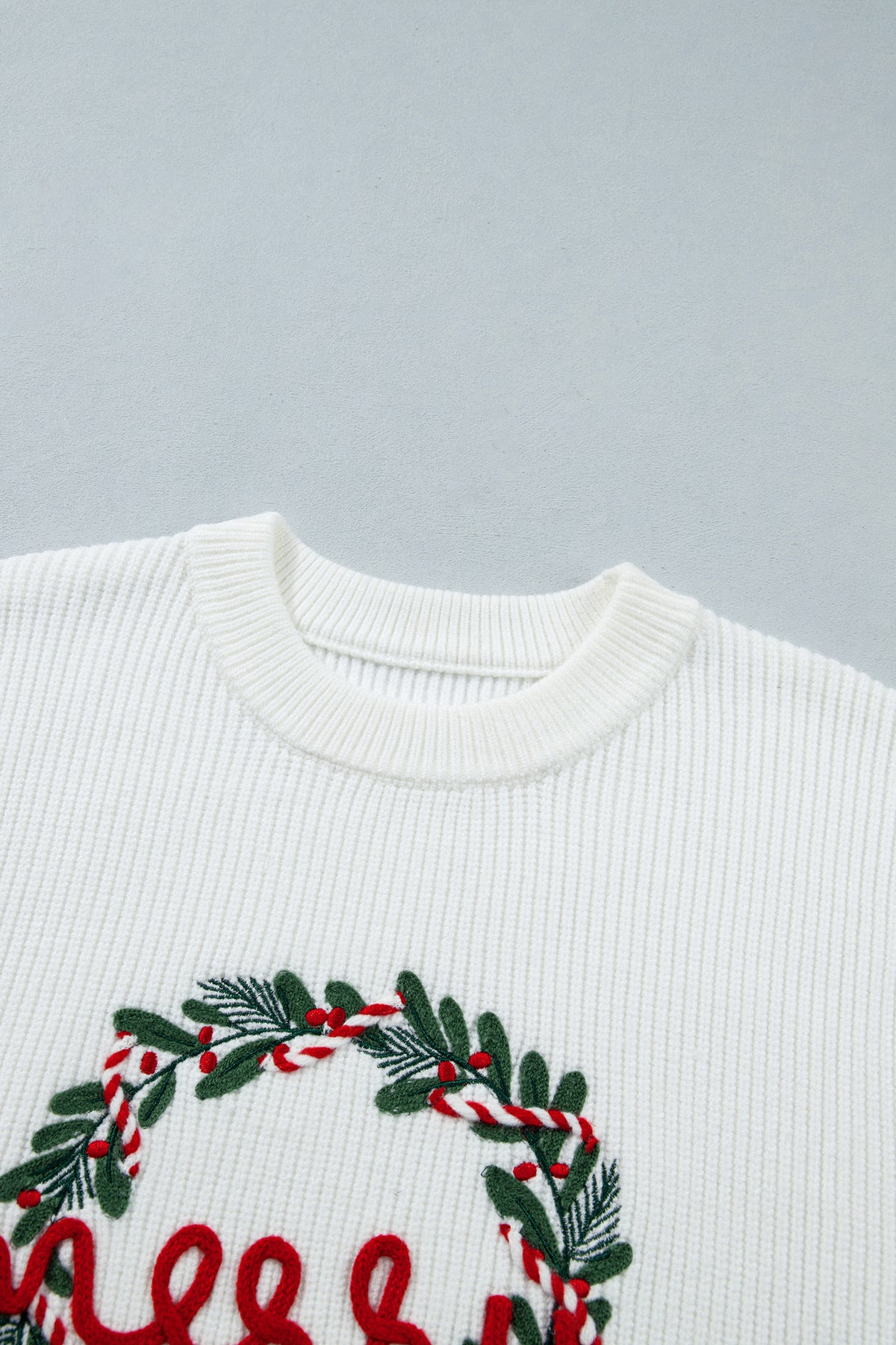 White Christmas Wreath Pattern Round Neck Casual Sweater 🇺🇸