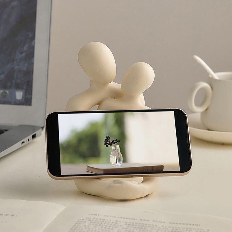 Heartwarming Loving Couple Resin Statue - A Timeless Modern Home Decor 🇨🇳