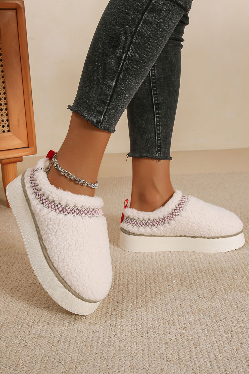White Embroidered Sherpa Plush Thick Sole Winter Slippers 🇨🇳