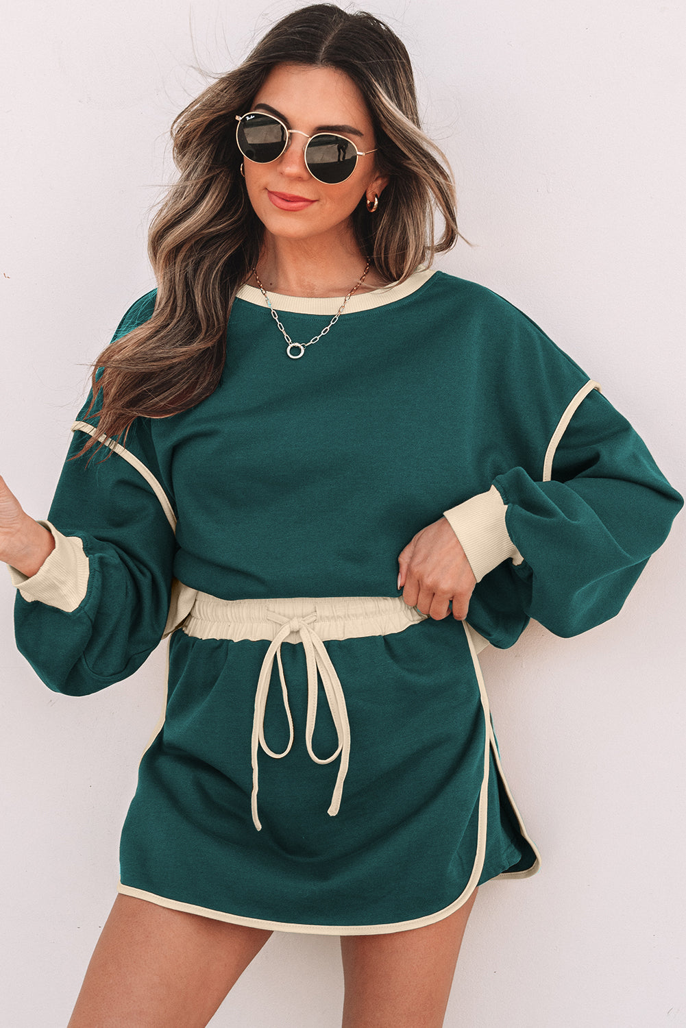 Evergreen Color Contrast Loose Pullover and Lace-up Waist Skort Set 🇨🇳