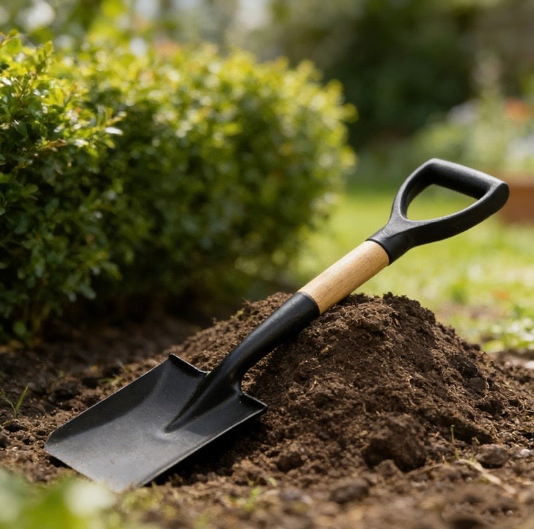 27 Inch Garden Shovel with D Grip Square Border Spade Digging Spade Garden Spade Large Tred Garden Tools 🇬🇧