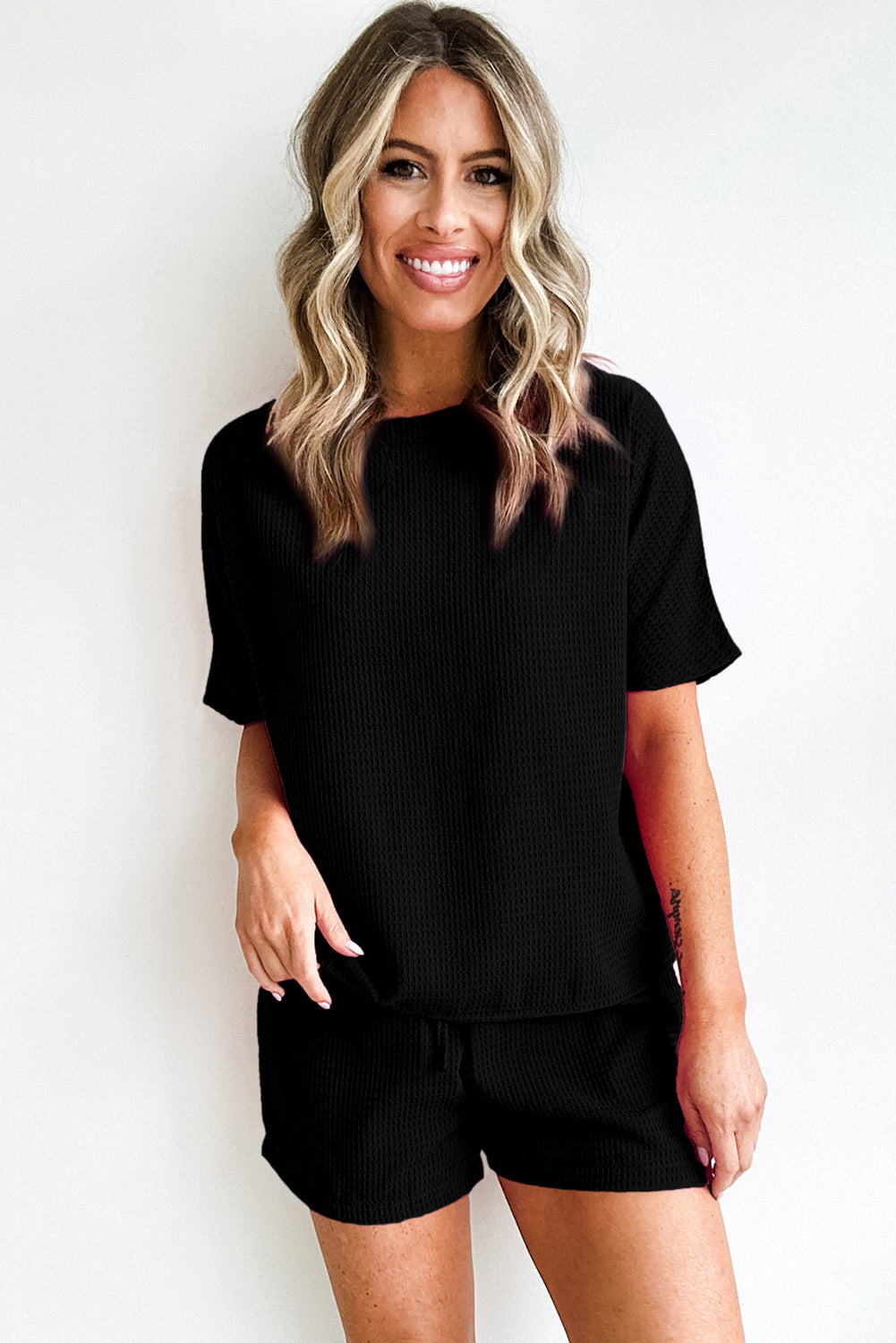 Black Casual Textured Tee and Drawstring Shorts Set 🇨🇳