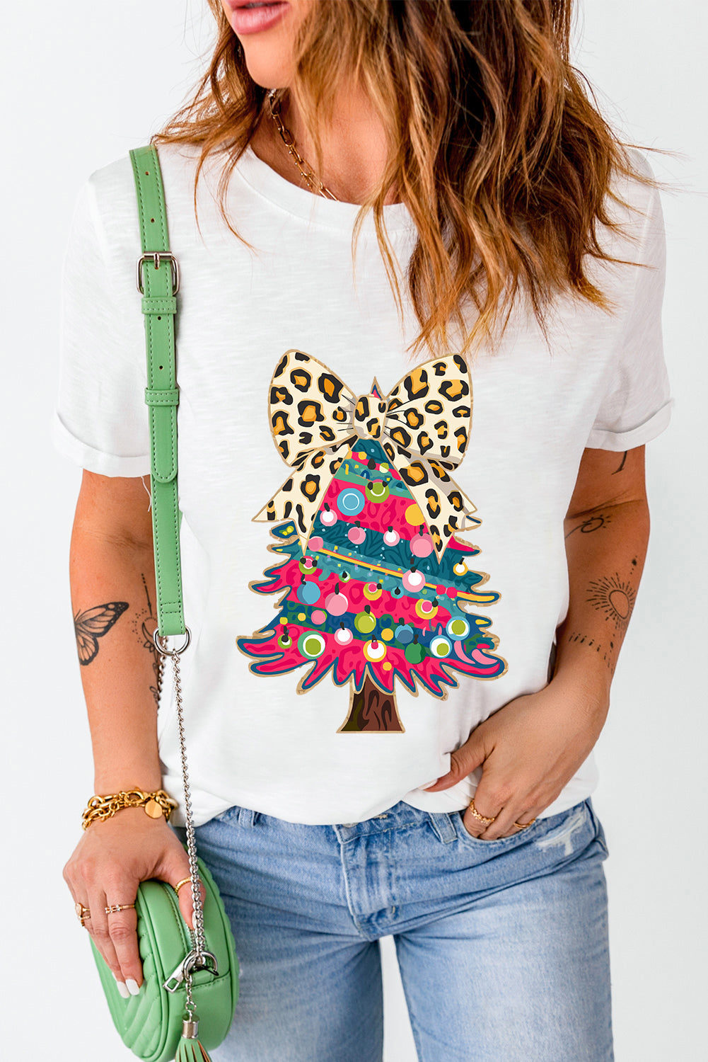 White Leopard Bow Décor Christmas Tree Graphic Crew Neck Tee 🇺🇸