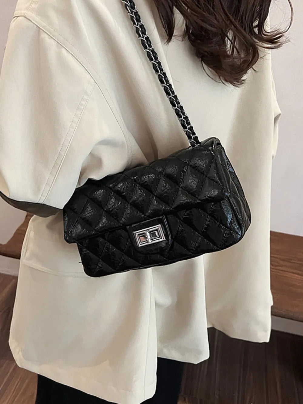 Rhombus Twist-Lock Shoulder Bag 🇨🇳
