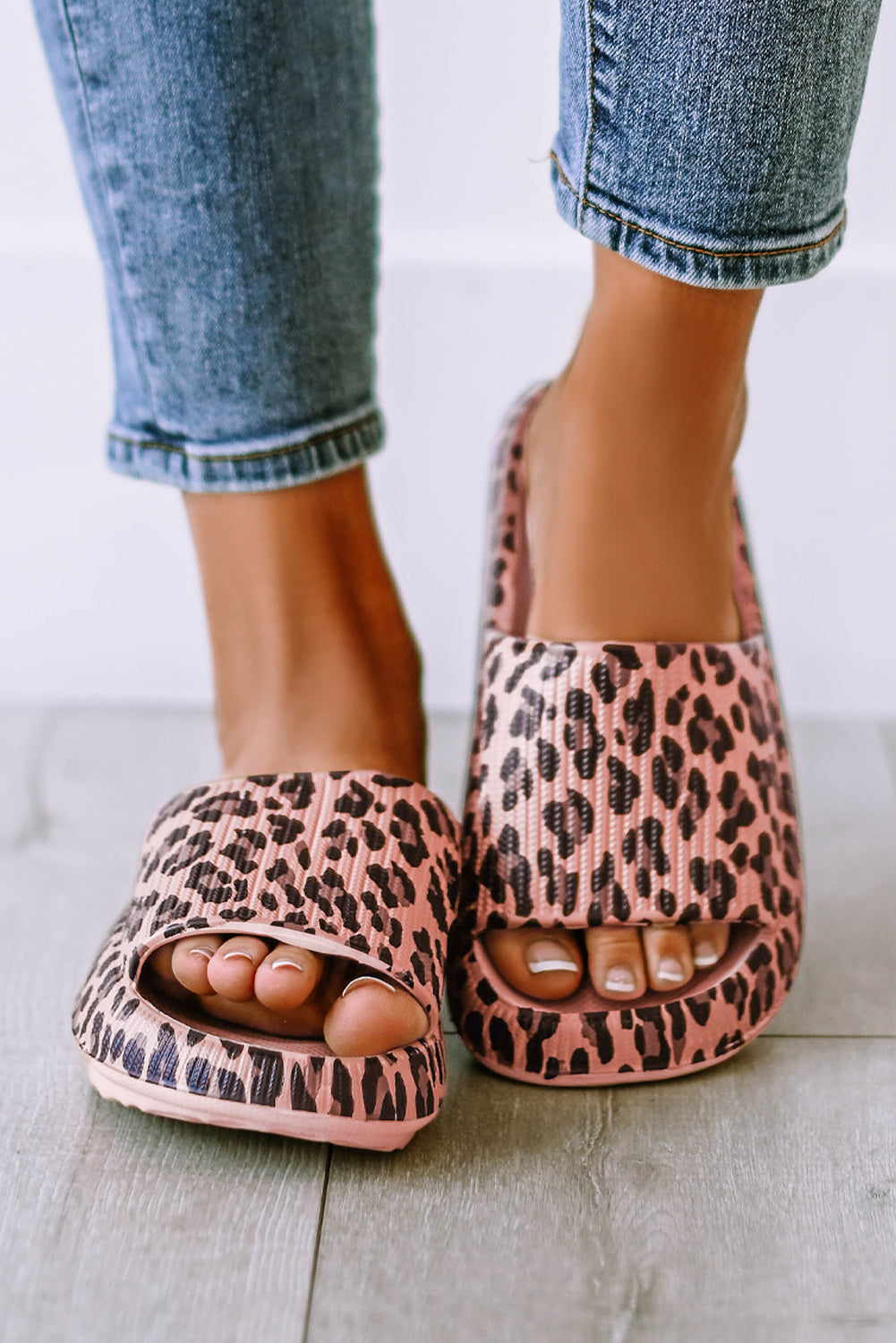 Pink Leopard Print Thick Sole Slip On Slippers 🇨🇳