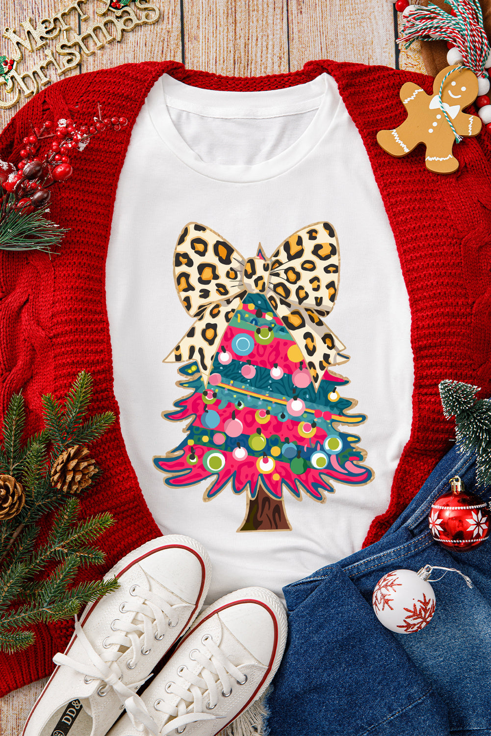 White Leopard Bow Décor Christmas Tree Graphic Crew Neck Tee 🇺🇸
