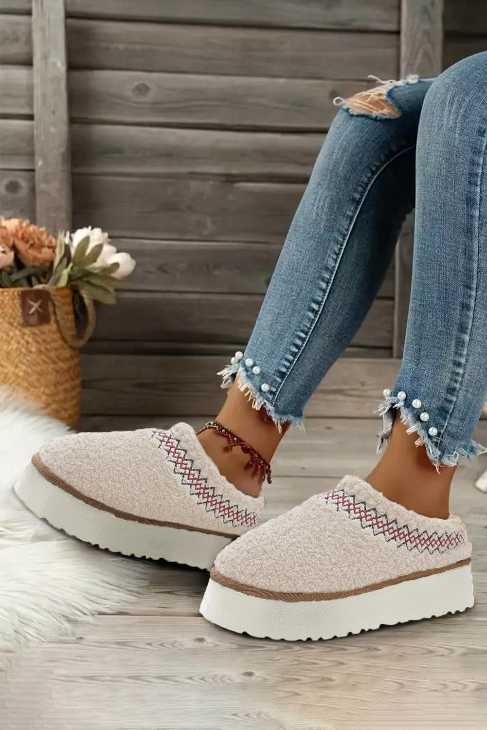 White Embroidered Sherpa Plush Thick Sole Winter Slippers 🇨🇳