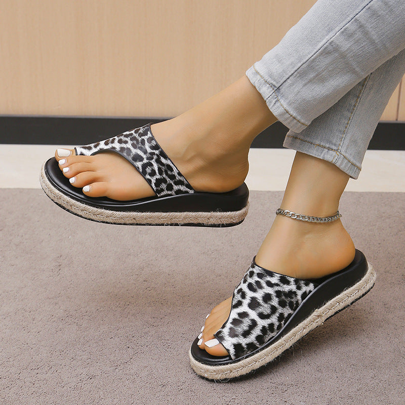 Thick Sole Leopard Print Toe Loop Woven Sandals 🇨🇳