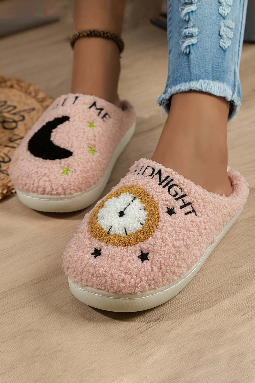 Light Pink Moon & Clock Pattern Fuzzy Home Slippers 🇨🇳