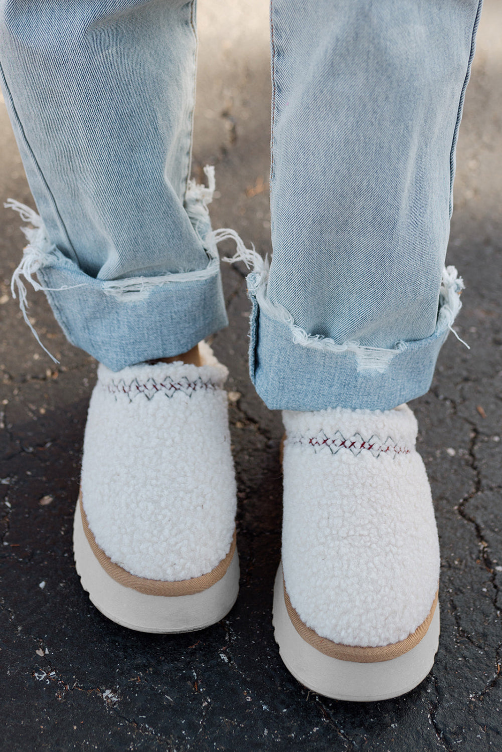 White Embroidered Sherpa Plush Thick Sole Winter Slippers 🇨🇳