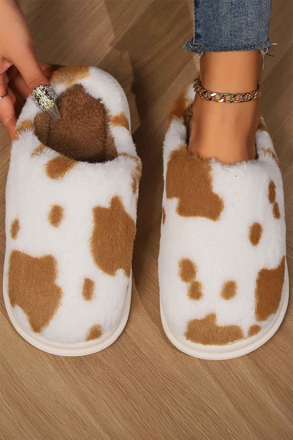 Chestnut Cow Spot Printed Plush Home Slippers 🇺🇸