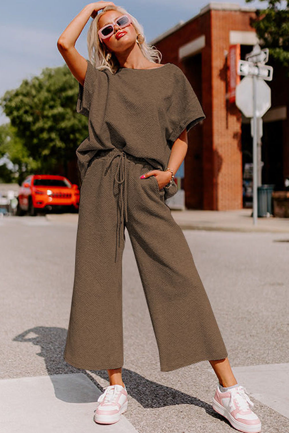 Brown Textured Loose Fit T Shirt and Drawstring Pants Set 🇨🇳