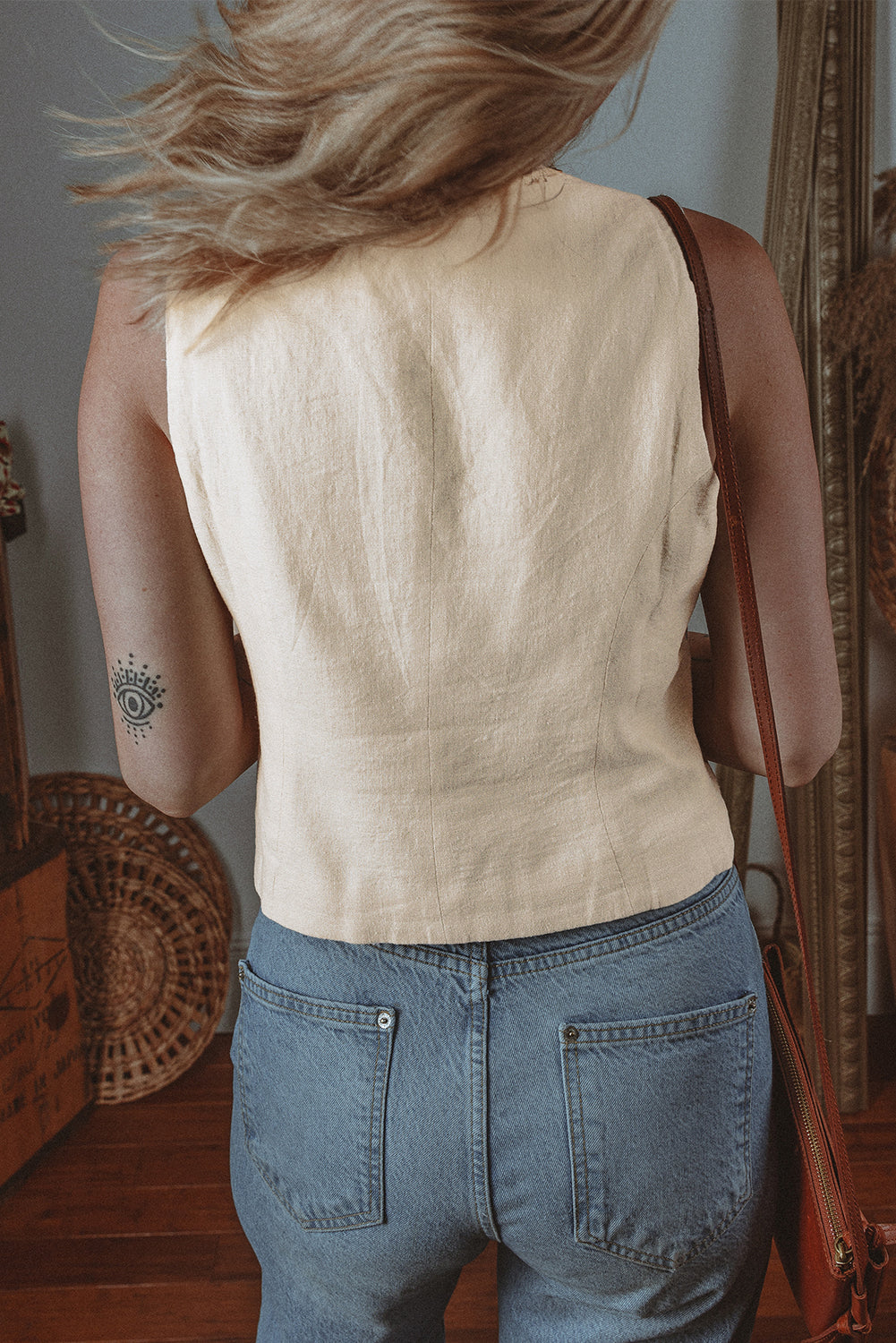 White Slim Fit Buttoned V Neck Vest 🇨🇳
