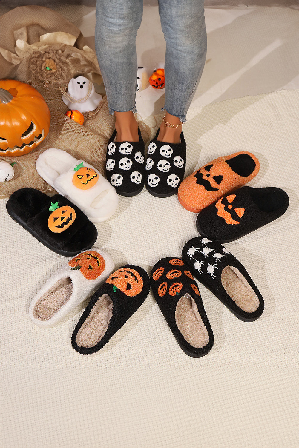 Black Halloween Pumpkin Print Plush Slippers 🇺🇸