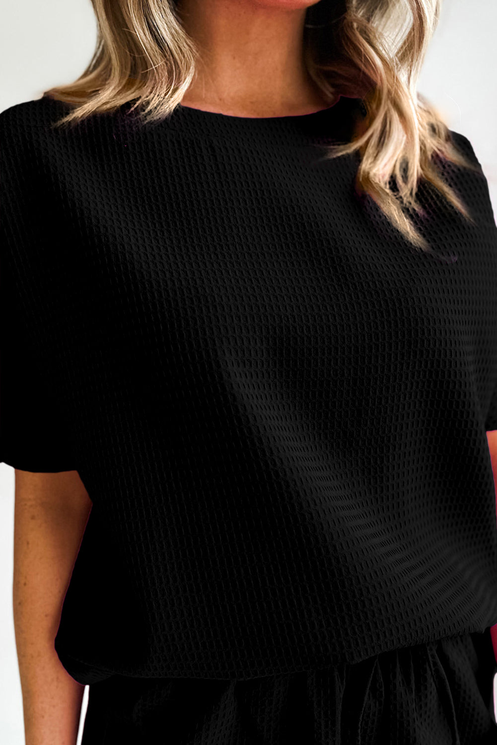 Black Casual Textured Tee and Drawstring Shorts Set 🇨🇳