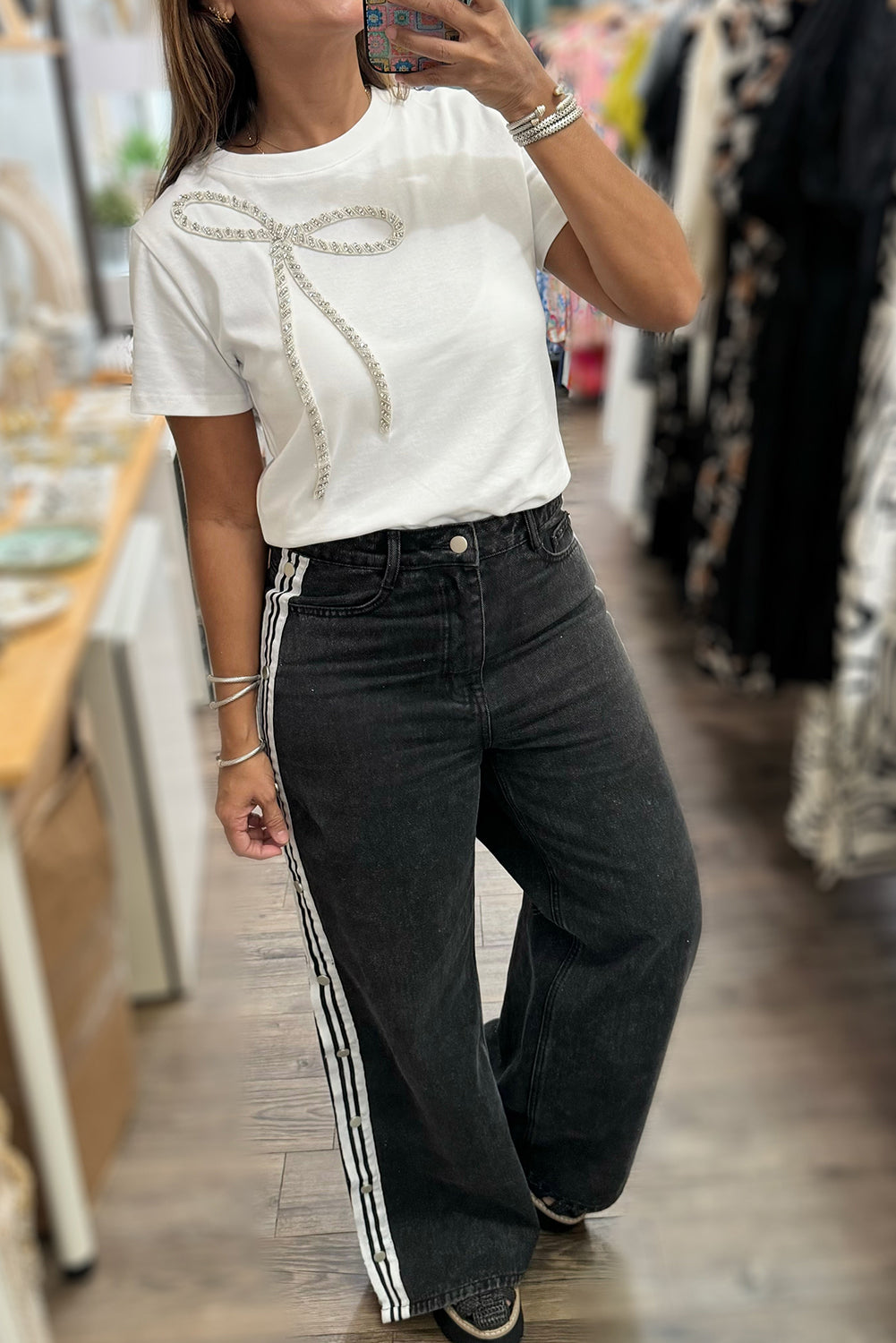 White Rhinestone Bow Embellished Round Neck Tee 🇨🇳