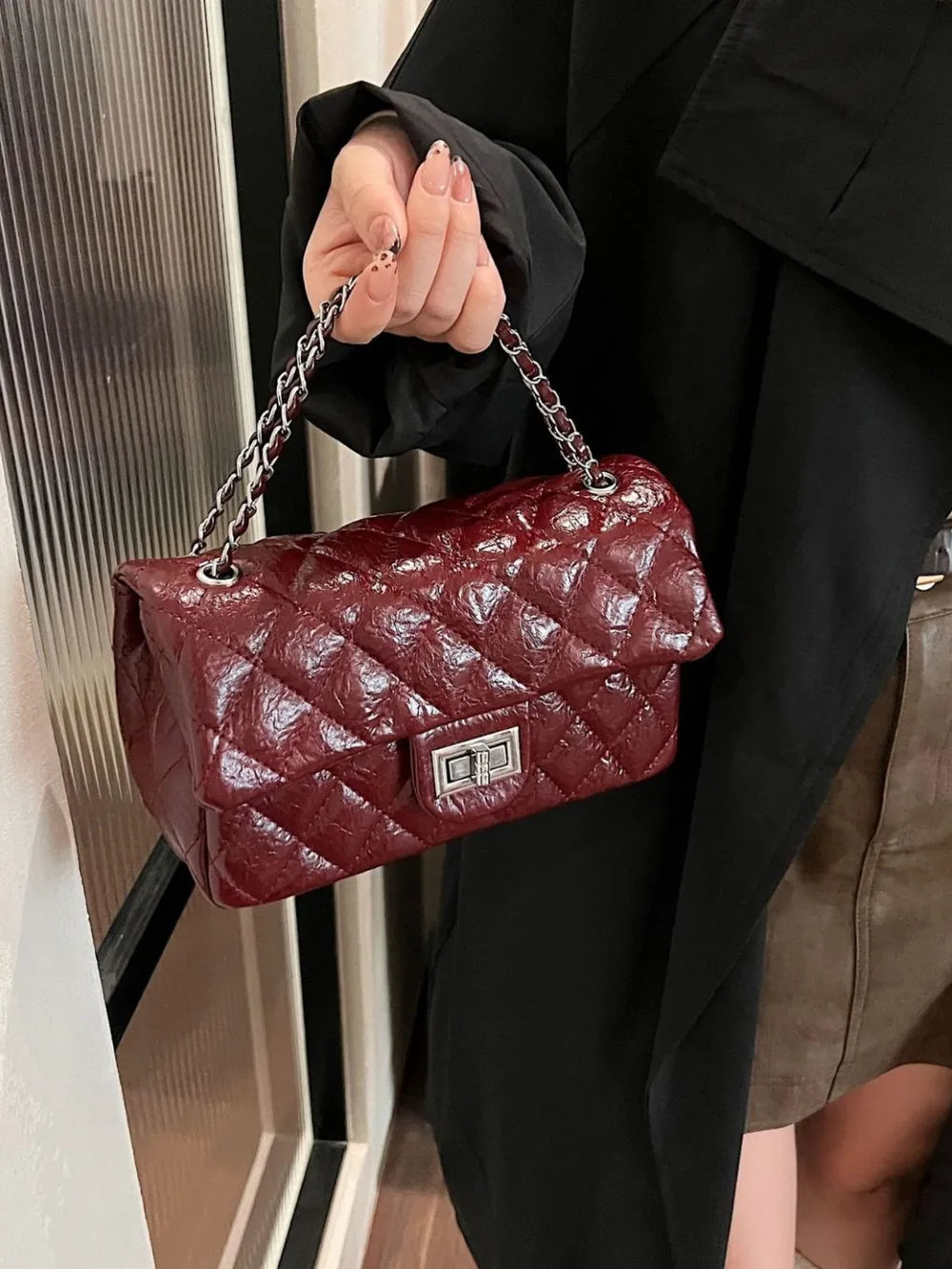 Rhombus Twist-Lock Shoulder Bag 🇨🇳