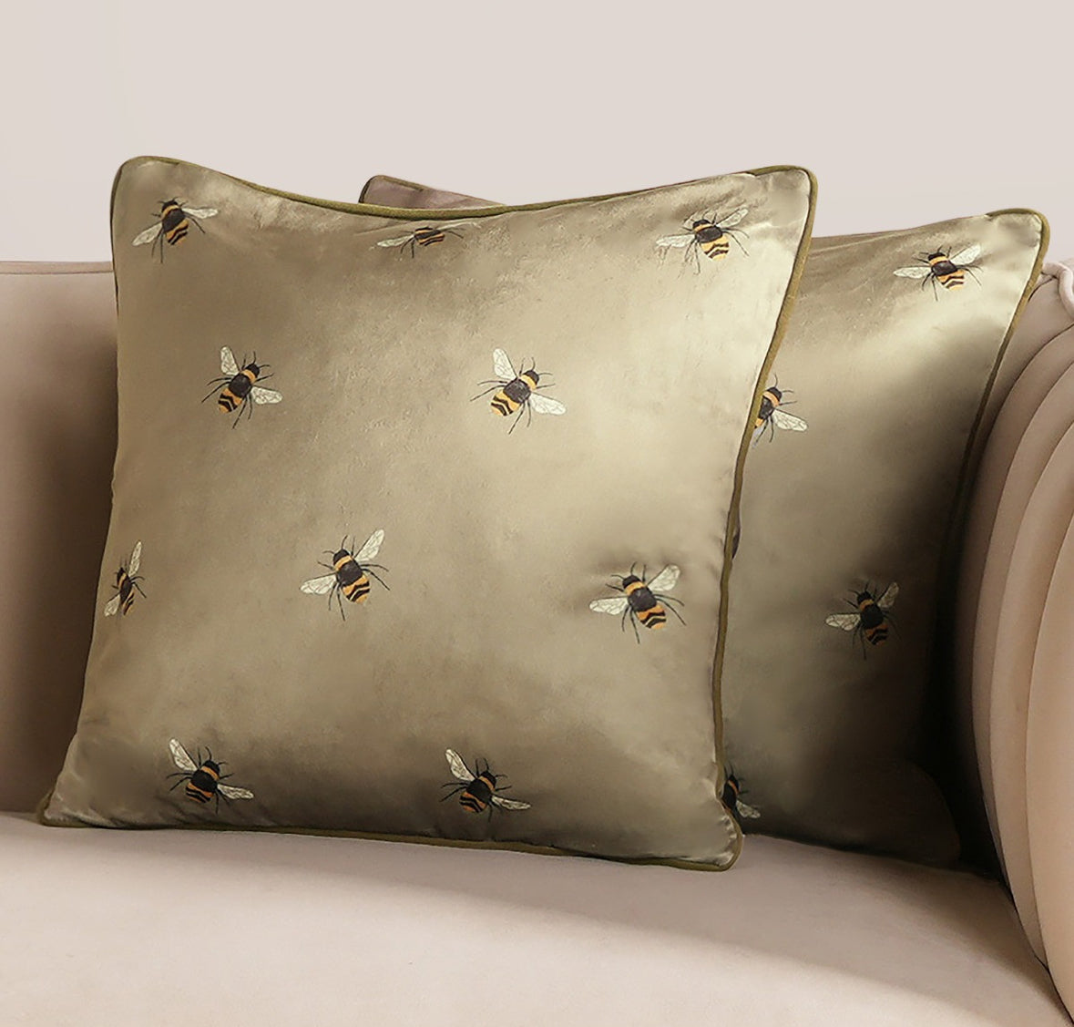 Matte Velvet Bee Print Cushion Covers 🇬🇧