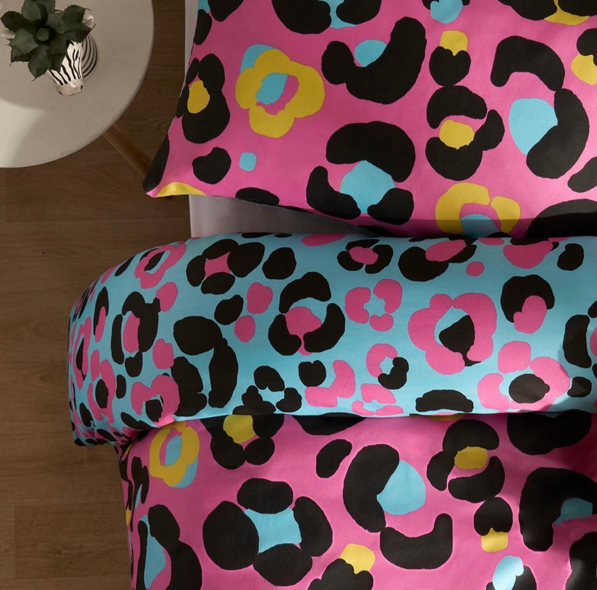 Abstract Neon Leopard Print Reversible Duvet Set - Pink 🇬🇧