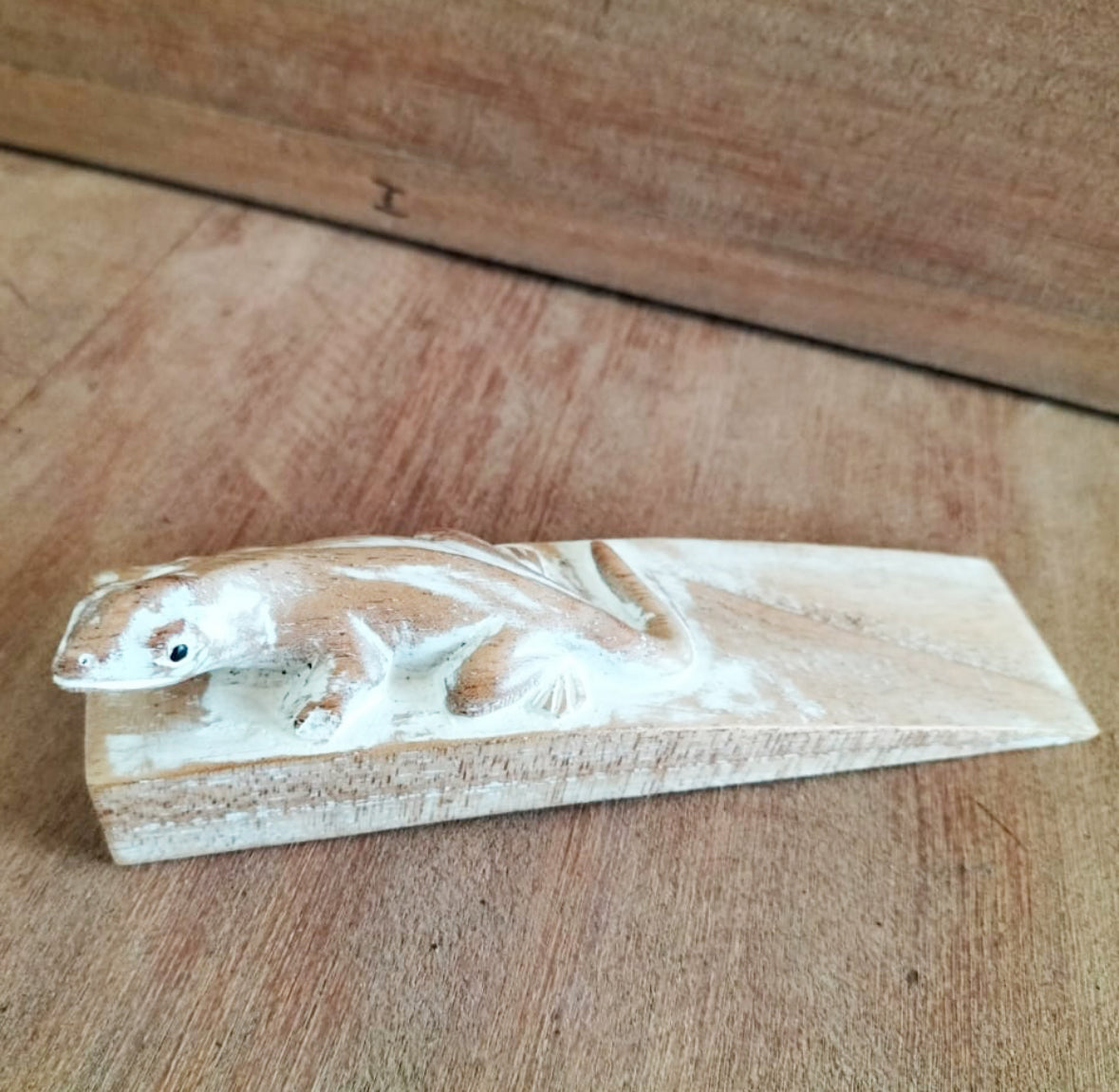 Hand carved Doorstop - Gecko 🇬🇧