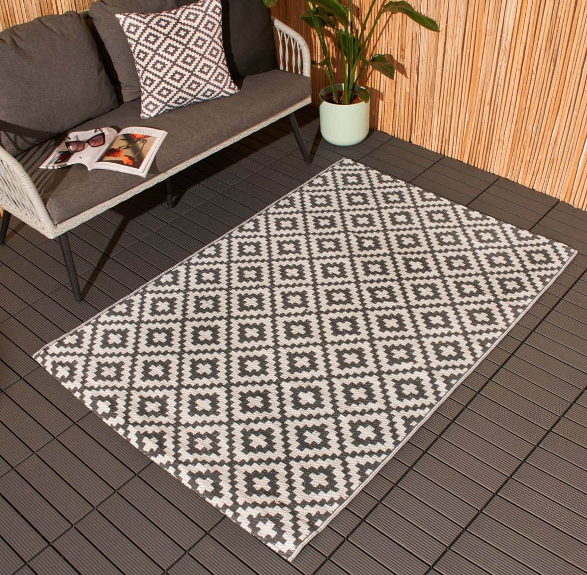 Geometric Print Outdoor Rugs 🇬🇧