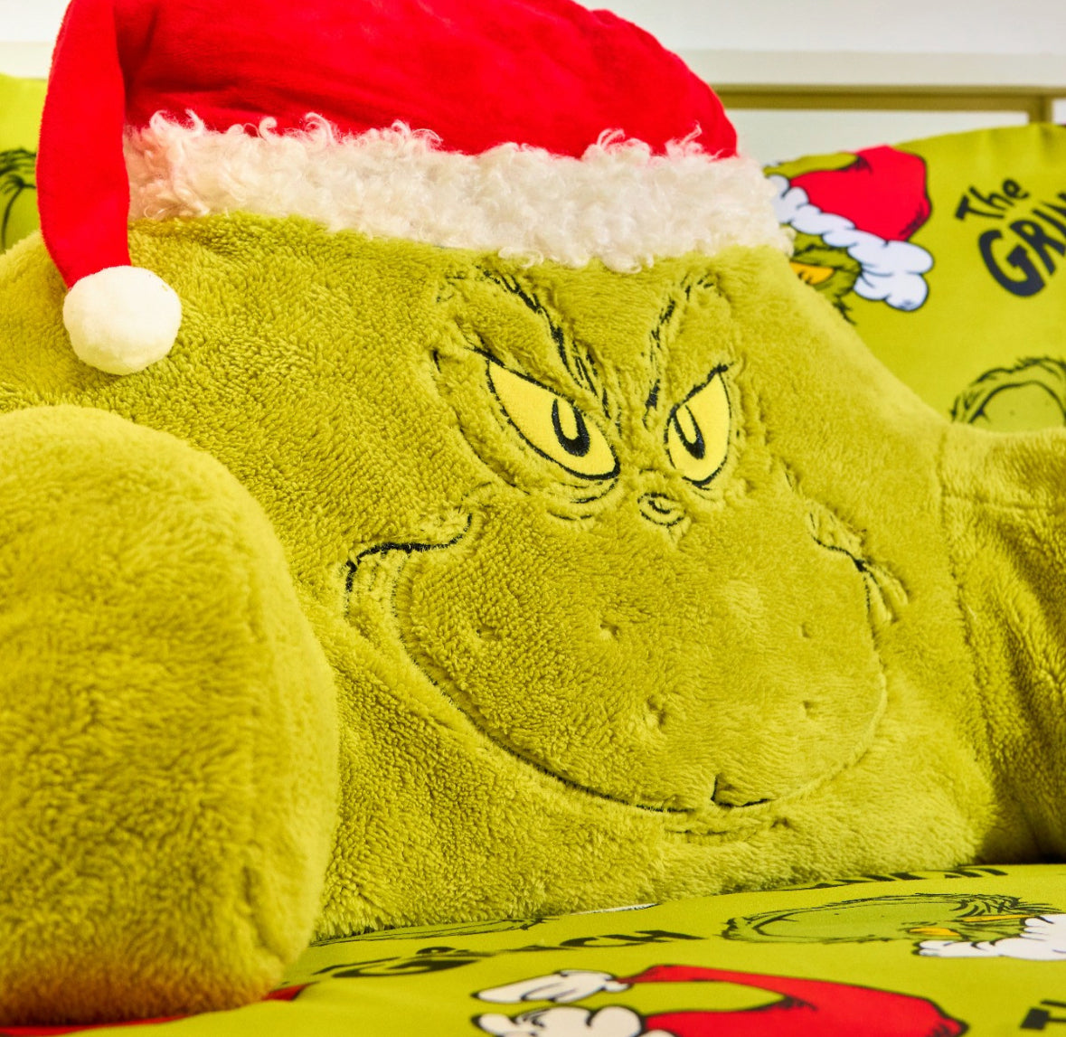 The Grinch Cuddle Cushion - Green 🇬🇧