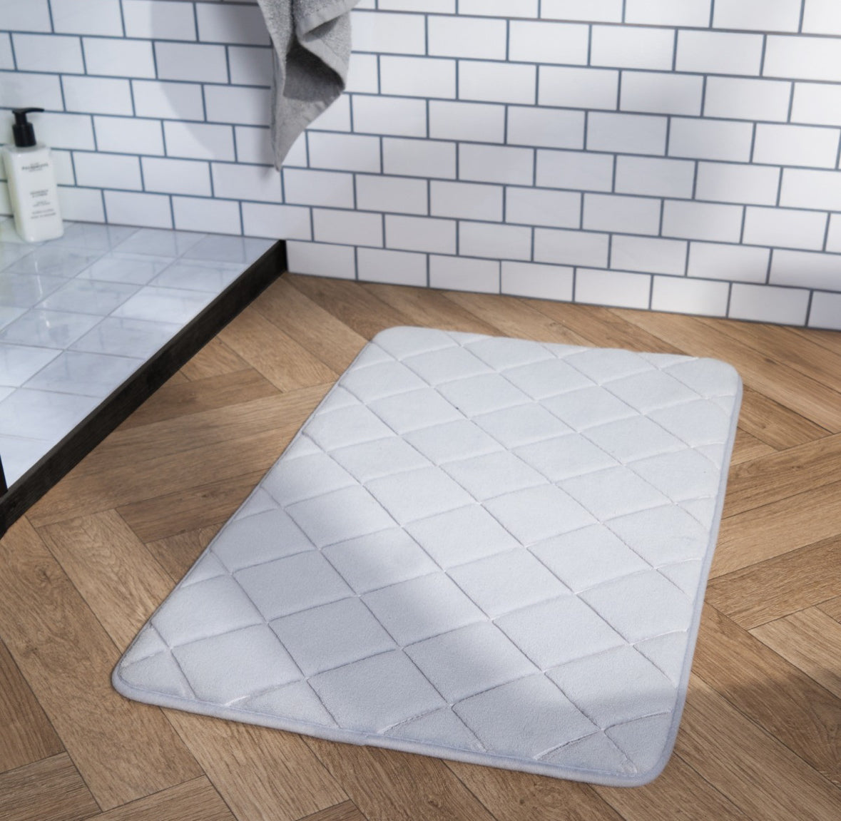 Diamond Embossed Foam Bath Mat - Silver 🇨🇳